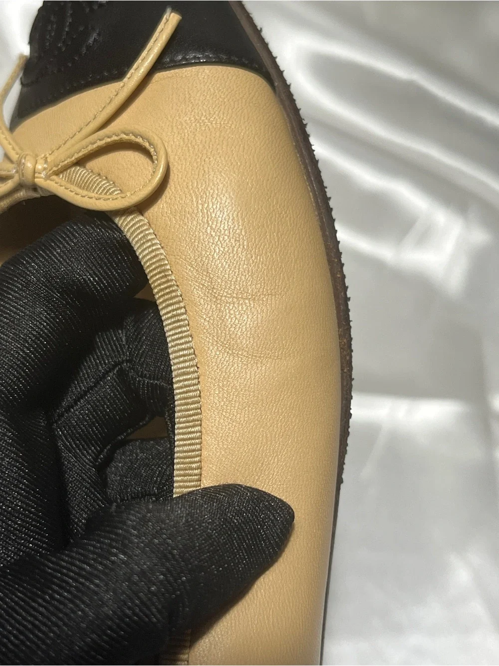 CHANEL Two-Tone Beige and Black Leather Ballet Flats with Bow